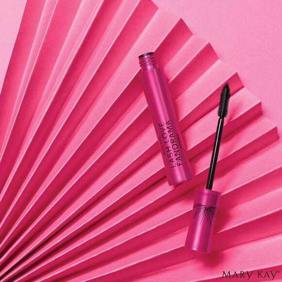 Lash Love Fanorama™ Mascara - Black - Picture 7 of 10